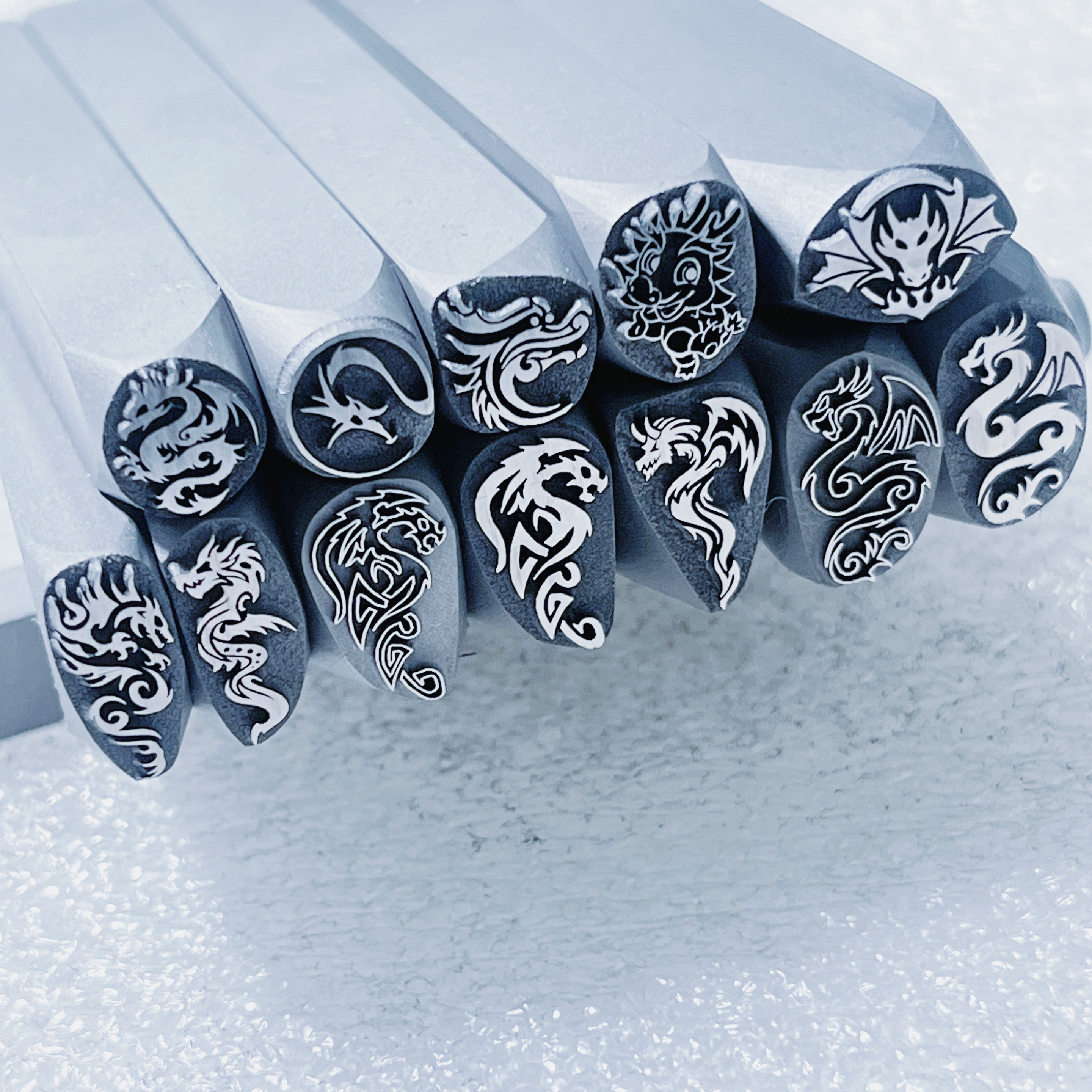 Dragon Design Metal Stamping K - Leatherwork Punching Tool avaliação e preço